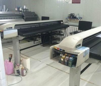 北京展覽公司更新設(shè)備，閑置噴繪機(jī)待處理